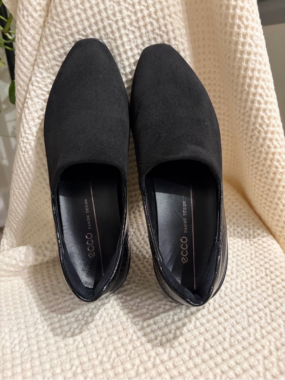 Ecco Black Soft Suede Like Slip-On Loafers